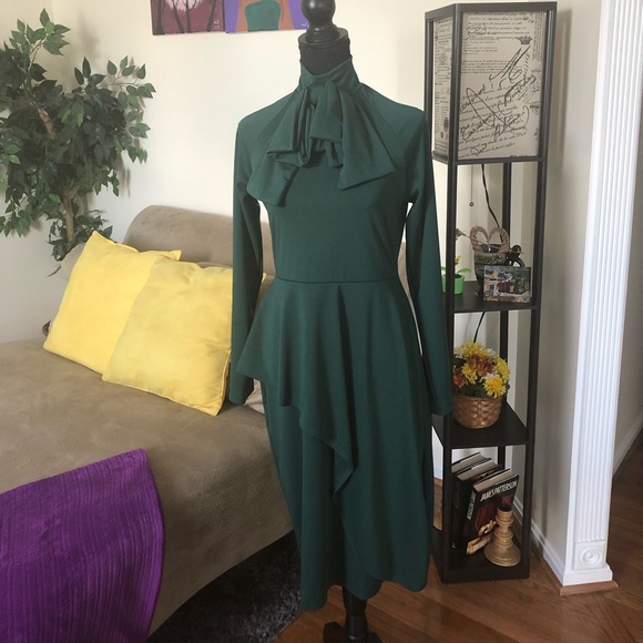 Dresses & Skirts - Cute holiday dress